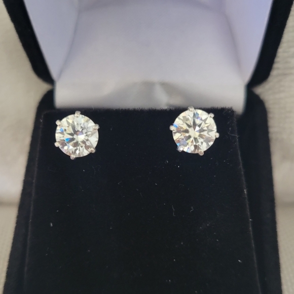 New 2ct Beautiful Moissanite Stud Earrings - Picture 6 of 9